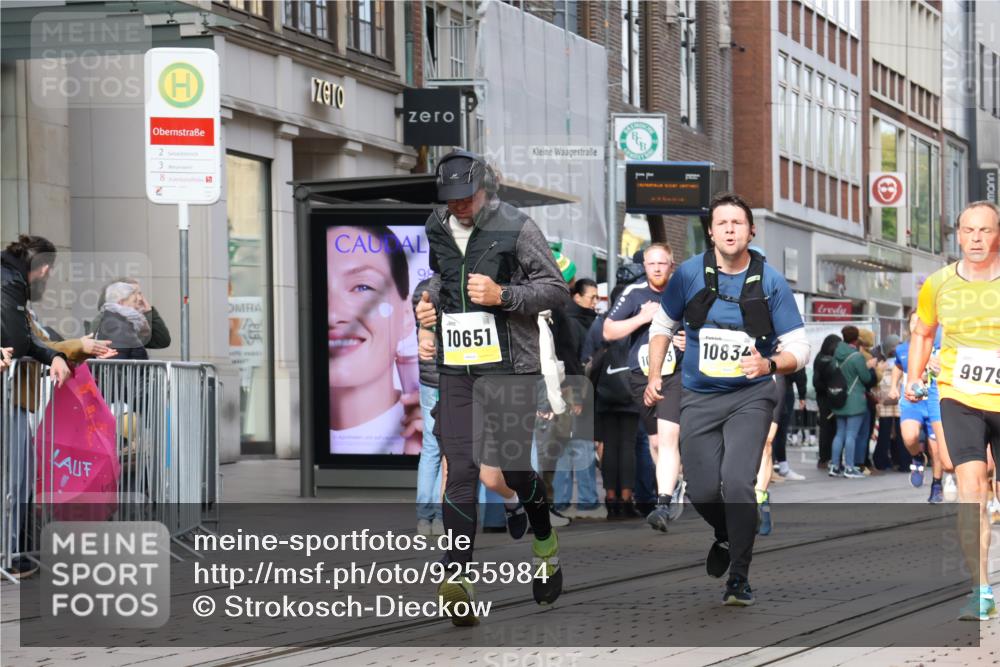 05.10.2025 - 20. swb-Marathon Bremen Strokosch-Dieckow http://msf.ph/oto/9255984 05.10.2025 10:57:34 Ziel 9221, 9372, 9568, 9576, 9582, 9585, 9719, 9872, 9943, 9979, 10127, 10219, 10225, 10250, 10329, 10341, 10395, 10459, 10555, 10577, 10651, 10703, 10793, 10834, 10890, 10975, 11023, 11058, 11116, 11301, 11457, 11469, 11520, 11521, 11564, 11575, 11601, 11663, 11731, 11744, 9221, 9372, 9568, 9576, 9582, 9585, 9719, 9872, 9943, 9979, 10127, 10219, 10225, 10250, 10329, 10341, 10395, 10459, 10555, 10577, 10651, 10703, 10793, 10834, 10890, 10975, 11023, 11058, 11601, 11663 meine-sportfotos.de