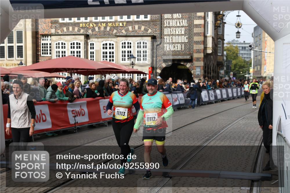 05.10.2025 - 20. swb-Marathon Bremen Yannick Fuchs http://msf.ph/oto/9255990 05.10.2025 11:15:39 Ziel 8844, 9959, 10976, 11112, 11113 meine-sportfotos.de