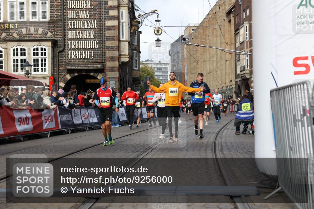 05.10.2025 - 20. swb-Marathon Bremen Yannick Fuchs http://msf.ph/oto/9256000 05.10.2025 10:55:22 Ziel 9176, 9318, 9881, 9933, 10003, 10034, 10116, 10326, 11042, 11140, 11317 meine-sportfotos.de