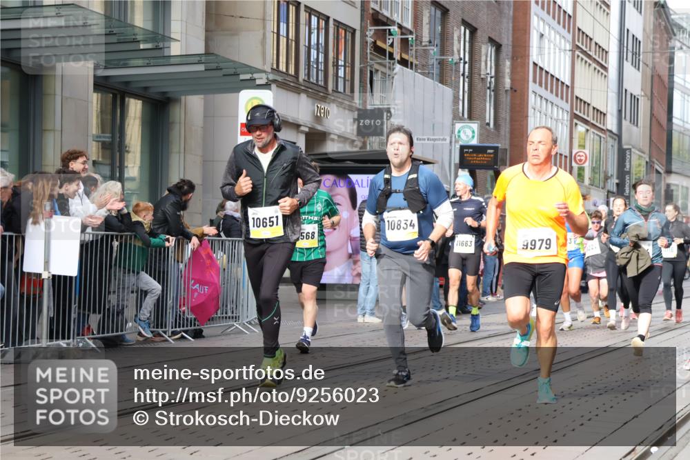 05.10.2025 - 20. swb-Marathon Bremen Strokosch-Dieckow http://msf.ph/oto/9256023 05.10.2025 10:57:35 Ziel 9221, 9568, 9576, 9582, 9719, 9872, 9979, 10127, 10219, 10225, 10329, 10341, 10395, 10459, 10577, 10651, 10703, 10793, 10834, 10890, 10975, 11023, 11058, 11116, 11301, 11457, 11469, 11520, 11521, 11564, 11575, 11601, 11663, 11731, 11744, 9221, 9568, 9576, 9582, 9719, 9872, 9979, 10127, 10219, 10225, 10329, 10341, 10395, 10459, 10577, 10651, 10703, 10793, 10834, 10890, 10975, 11023, 11058, 11601, 11663 meine-sportfotos.de