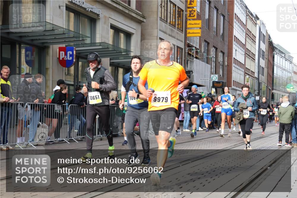 05.10.2025 - 20. swb-Marathon Bremen Strokosch-Dieckow http://msf.ph/oto/9256062 05.10.2025 10:57:36 Ziel 9221, 9568, 9576, 9582, 9634, 9719, 9872, 9979, 10127, 10219, 10341, 10377, 10395, 10459, 10577, 10620, 10651, 10703, 10793, 10834, 10890, 10975, 11023, 11058, 11116, 11301, 11457, 11469, 11520, 11521, 11564, 11575, 11601, 11663, 11731, 11744, 9221, 9568, 9576, 9582, 9634, 9719, 9872, 9979, 10127, 10219, 10341, 10377, 10395, 10459, 10577, 10620, 10651, 10703, 10793, 10834, 10890, 10975, 11023, 11058, 11601, 11663 meine-sportfotos.de