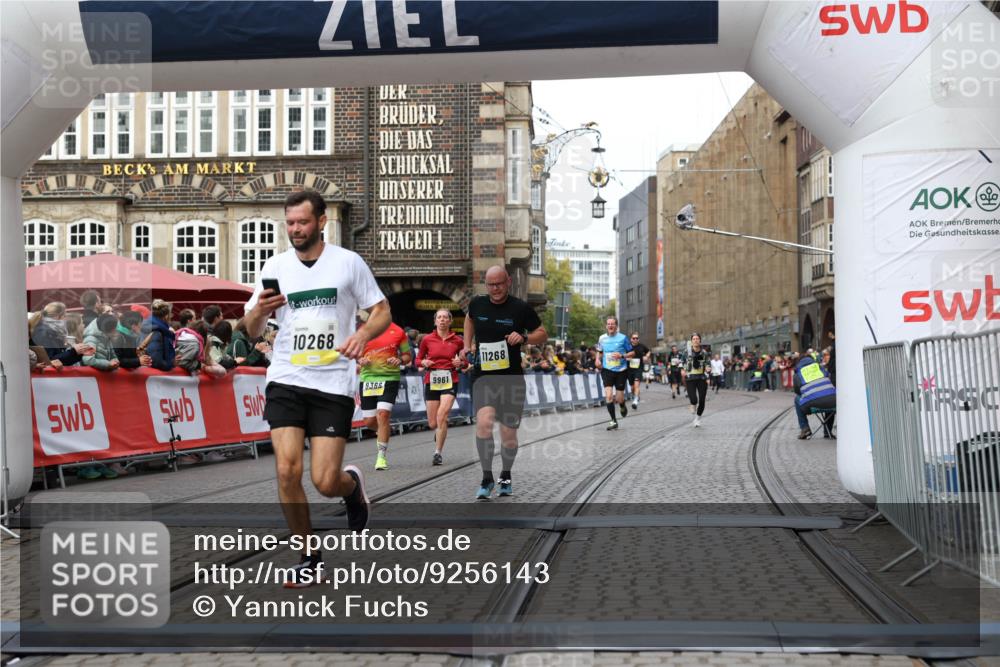 05.10.2025 - 20. swb-Marathon Bremen Yannick Fuchs http://msf.ph/oto/9256143 05.10.2025 10:46:45 Ziel 9009, 9207, 9366, 9961, 10268, 11268 meine-sportfotos.de