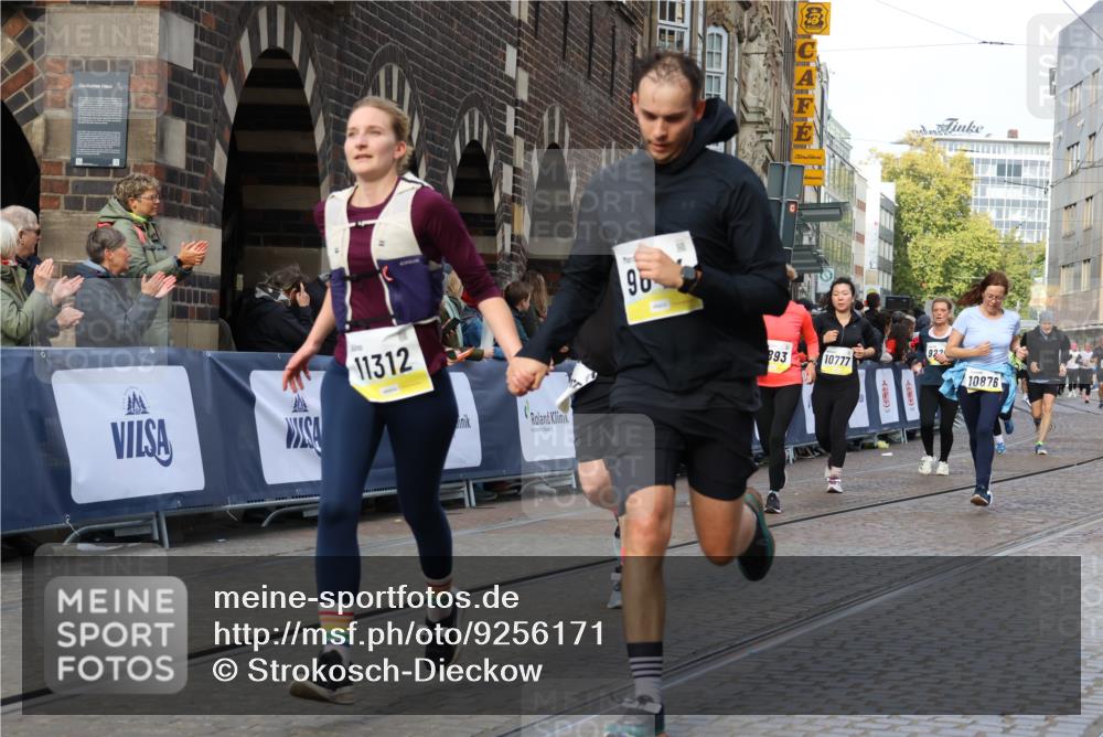 05.10.2025 - 20. swb-Marathon Bremen Strokosch-Dieckow http://msf.ph/oto/9256171 05.10.2025 11:02:57 Ziel 9229, 9644, 9661, 9662, 9846, 9893, 10167, 10656, 10777, 10876, 11312, 11376, 11504, 11667, 11668, 11735 meine-sportfotos.de