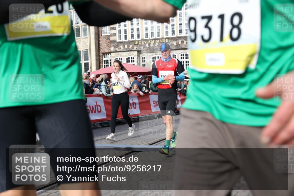 05.10.2025 - 20. swb-Marathon Bremen Yannick Fuchs http://msf.ph/oto/9256217 05.10.2025 10:55:25 Ziel 9176, 9201, 9318, 9350, 9514, 9654, 9881, 9933, 10003, 10116, 10326, 10970, 11042, 11115, 11140, 11702 meine-sportfotos.de