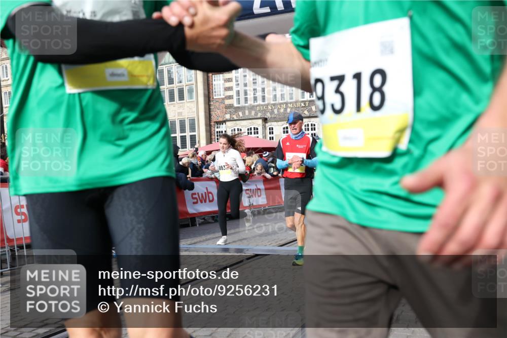 05.10.2025 - 20. swb-Marathon Bremen Yannick Fuchs http://msf.ph/oto/9256231 05.10.2025 10:55:25 Ziel 9176, 9201, 9318, 9350, 9514, 9654, 9881, 9933, 10003, 10116, 10326, 10970, 11042, 11115, 11140, 11702 meine-sportfotos.de