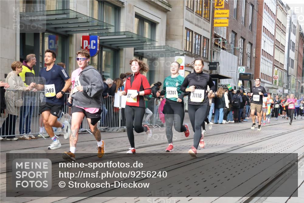 05.10.2025 - 20. swb-Marathon Bremen Strokosch-Dieckow http://msf.ph/oto/9256240 05.10.2025 10:57:41 Ziel 9221, 9330, 9568, 9576, 9582, 9634, 9719, 9872, 9952, 10127, 10219, 10377, 10395, 10398, 10459, 10577, 10620, 10651, 10703, 10793, 10834, 10890, 10975, 11023, 11058, 11116, 11301, 11457, 11469, 11562, 11564, 11575, 11601, 11608, 11663, 11744, 9221, 9330, 9568, 9576, 9582, 9634, 9719, 9872, 9952, 10127, 10219, 10377, 10395, 10398, 10459, 10577, 10620, 10651, 10703, 10793, 10834, 10890, 10975, 11023, 11058, 11562, 11601, 11608, 11663 meine-sportfotos.de