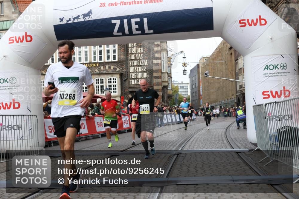 05.10.2025 - 20. swb-Marathon Bremen Yannick Fuchs http://msf.ph/oto/9256245 05.10.2025 10:46:46 Ziel 9009, 9207, 9366, 9961, 10268, 10411, 11268, 11327 meine-sportfotos.de