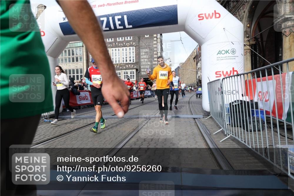 05.10.2025 - 20. swb-Marathon Bremen Yannick Fuchs http://msf.ph/oto/9256260 05.10.2025 10:55:25 Ziel 9176, 9201, 9318, 9350, 9514, 9654, 9881, 9933, 10003, 10116, 10326, 10970, 11042, 11115, 11140, 11702 meine-sportfotos.de