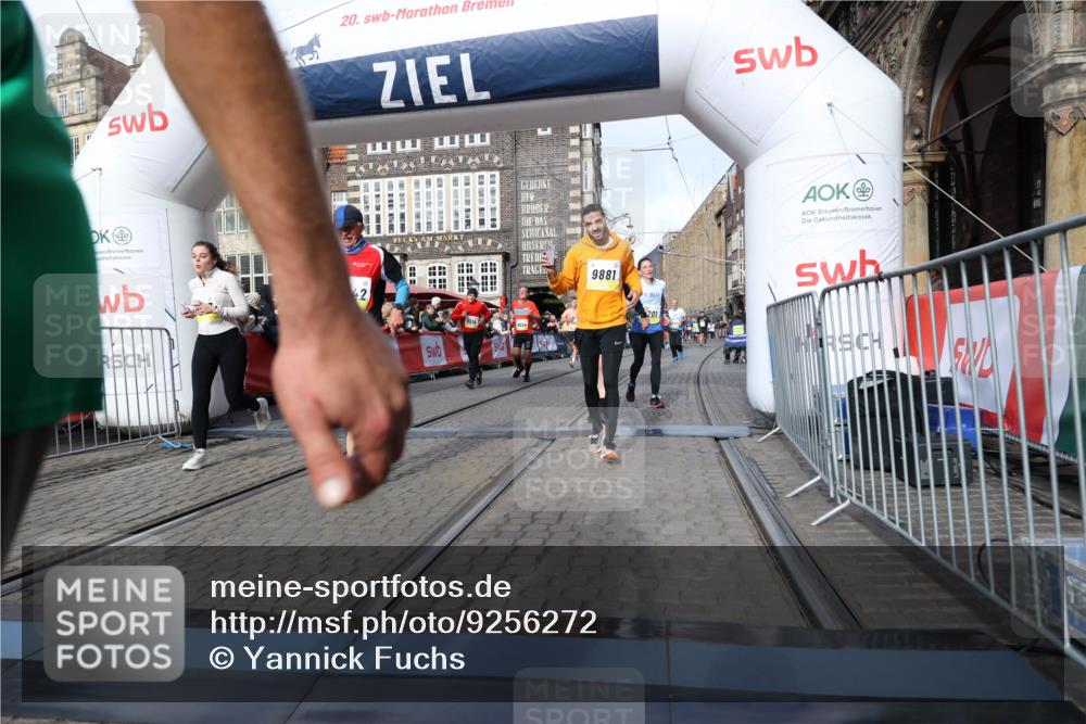 05.10.2025 - 20. swb-Marathon Bremen Yannick Fuchs http://msf.ph/oto/9256272 05.10.2025 10:55:25 Ziel 9176, 9201, 9318, 9350, 9514, 9654, 9881, 9933, 10003, 10116, 10326, 10970, 11042, 11115, 11140, 11702 meine-sportfotos.de