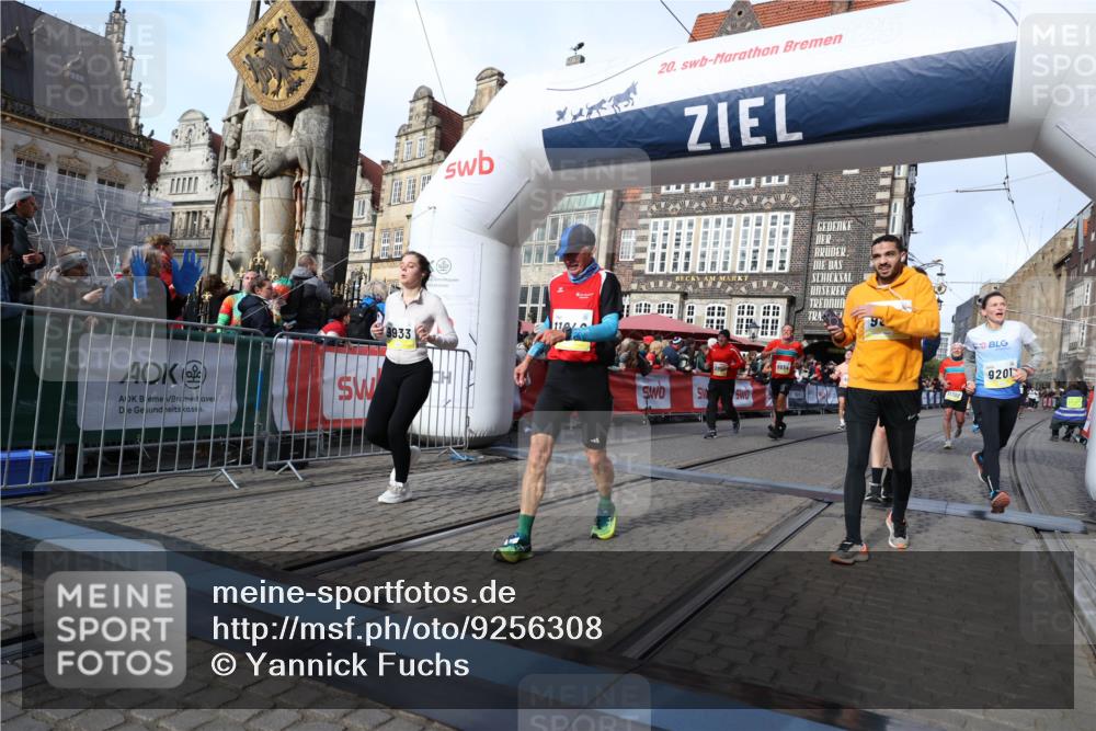05.10.2025 - 20. swb-Marathon Bremen Yannick Fuchs http://msf.ph/oto/9256308 05.10.2025 10:55:26 Ziel 9201, 9318, 9350, 9514, 9654, 9881, 9933, 10003, 10116, 10326, 10970, 11042, 11115, 11140, 11702 meine-sportfotos.de