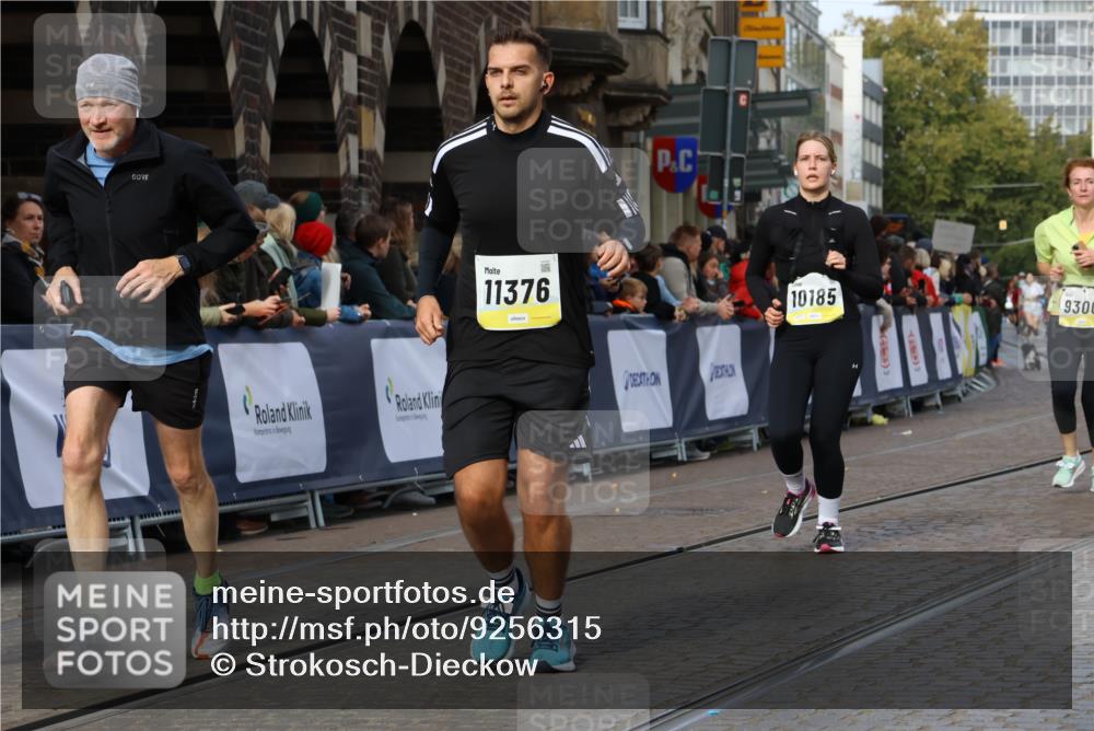 05.10.2025 - 20. swb-Marathon Bremen Strokosch-Dieckow http://msf.ph/oto/9256315 05.10.2025 11:03:04 Ziel 9229, 9300, 9593, 9661, 9662, 9893, 10185, 10777, 10996, 11376, 11682 meine-sportfotos.de