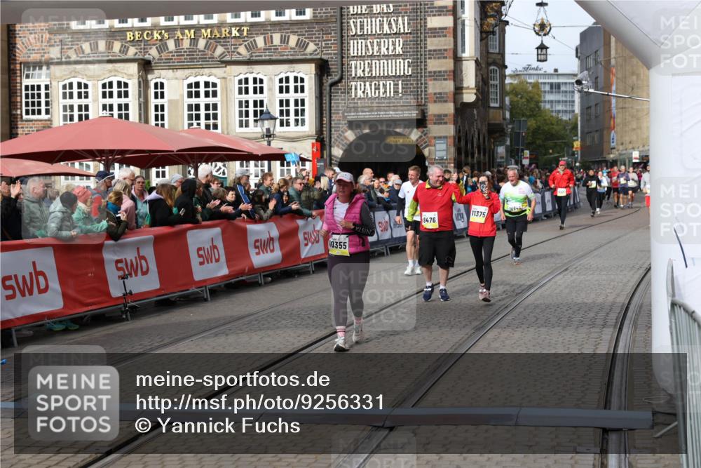 05.10.2025 - 20. swb-Marathon Bremen Yannick Fuchs http://msf.ph/oto/9256331 05.10.2025 11:16:03 Ziel 8476, 10355, 11375 meine-sportfotos.de