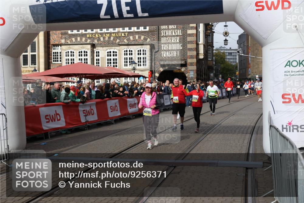 05.10.2025 - 20. swb-Marathon Bremen Yannick Fuchs http://msf.ph/oto/9256371 05.10.2025 11:16:04 Ziel 8476, 10355, 11375 meine-sportfotos.de