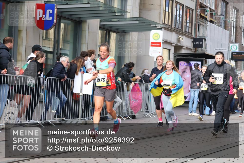 05.10.2025 - 20. swb-Marathon Bremen Strokosch-Dieckow http://msf.ph/oto/9256392 05.10.2025 10:57:46 Ziel 7077, 9221, 9330, 9568, 9576, 9582, 9634, 9719, 9872, 9952, 10127, 10368, 10377, 10395, 10398, 10459, 10577, 10620, 10651, 10703, 10786, 10793, 11049, 11058, 11116, 11301, 11469, 11562, 11601, 11608, 11663, 7077, 9221, 9330, 9568, 9576, 9582, 9634, 9719, 9872, 9952, 10127, 10368, 10377, 10395, 10398, 10459, 10577, 10620, 10651, 10703, 10786, 10793, 11058, 11562, 11601, 11608, 11663 meine-sportfotos.de