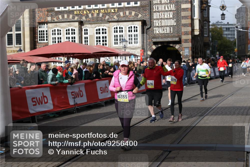 05.10.2025 - 20. swb-Marathon Bremen Yannick Fuchs http://msf.ph/oto/9256400 05.10.2025 11:16:05 Ziel 8476, 10355, 11375 meine-sportfotos.de