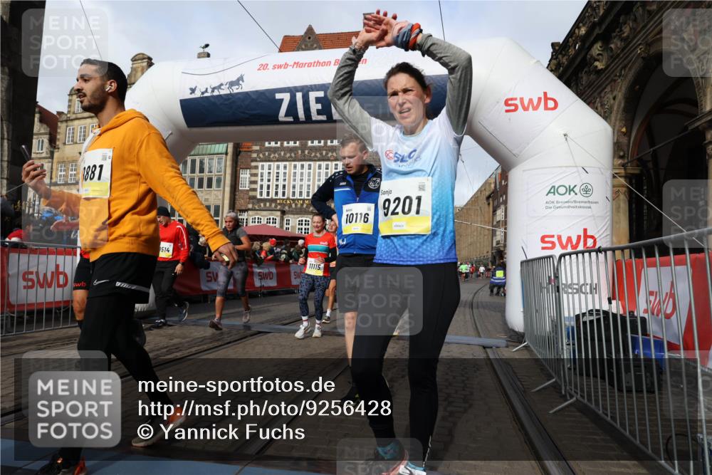 05.10.2025 - 20. swb-Marathon Bremen Yannick Fuchs http://msf.ph/oto/9256428 05.10.2025 10:55:28 Ziel 9201, 9350, 9514, 9654, 9881, 9933, 10116, 10260, 10970, 11042, 11115, 11140, 11380, 11431, 11702 meine-sportfotos.de