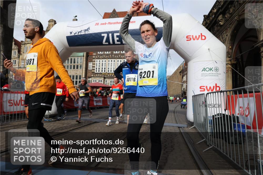 05.10.2025 - 20. swb-Marathon Bremen Yannick Fuchs http://msf.ph/oto/9256440 05.10.2025 10:55:28 Ziel 9201, 9350, 9514, 9654, 9881, 9933, 10116, 10260, 10970, 11042, 11115, 11140, 11380, 11431, 11702 meine-sportfotos.de