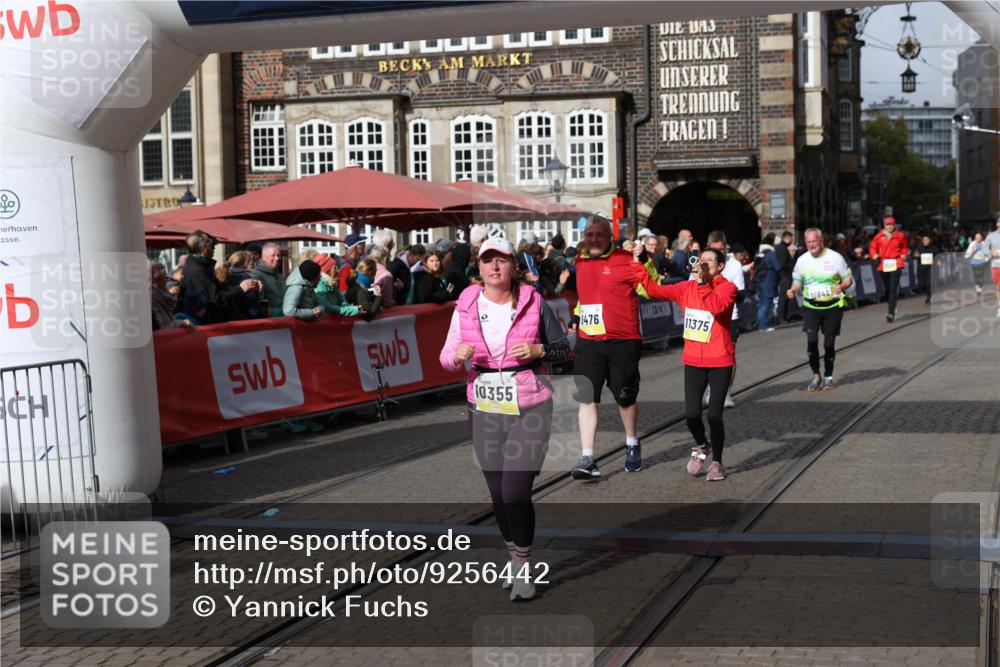 05.10.2025 - 20. swb-Marathon Bremen Yannick Fuchs http://msf.ph/oto/9256442 05.10.2025 11:16:06 Ziel 8476, 10355, 10831, 10846, 11375 meine-sportfotos.de