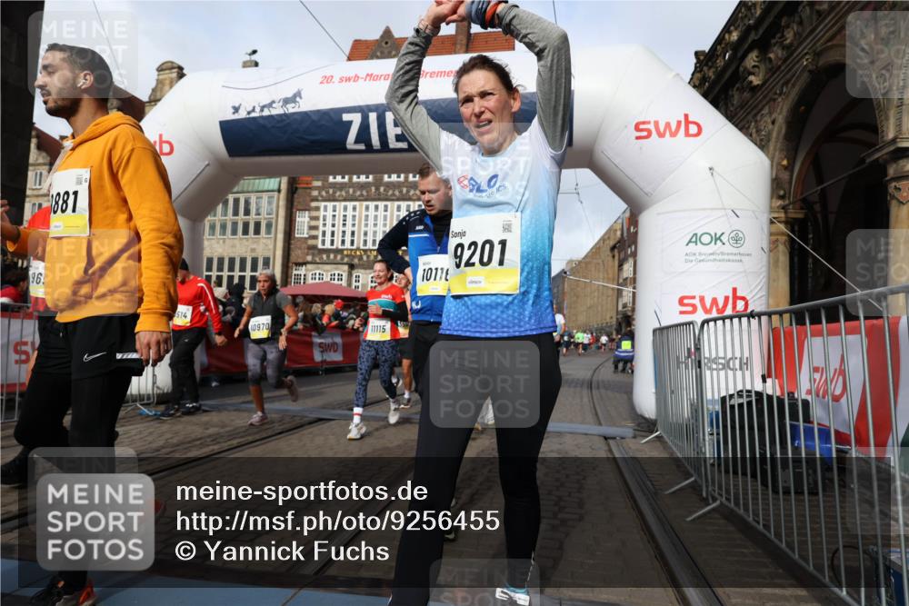 05.10.2025 - 20. swb-Marathon Bremen Yannick Fuchs http://msf.ph/oto/9256455 05.10.2025 10:55:29 Ziel 9201, 9350, 9514, 9654, 9881, 9933, 10116, 10256, 10260, 10970, 11042, 11115, 11380, 11431, 11702 meine-sportfotos.de