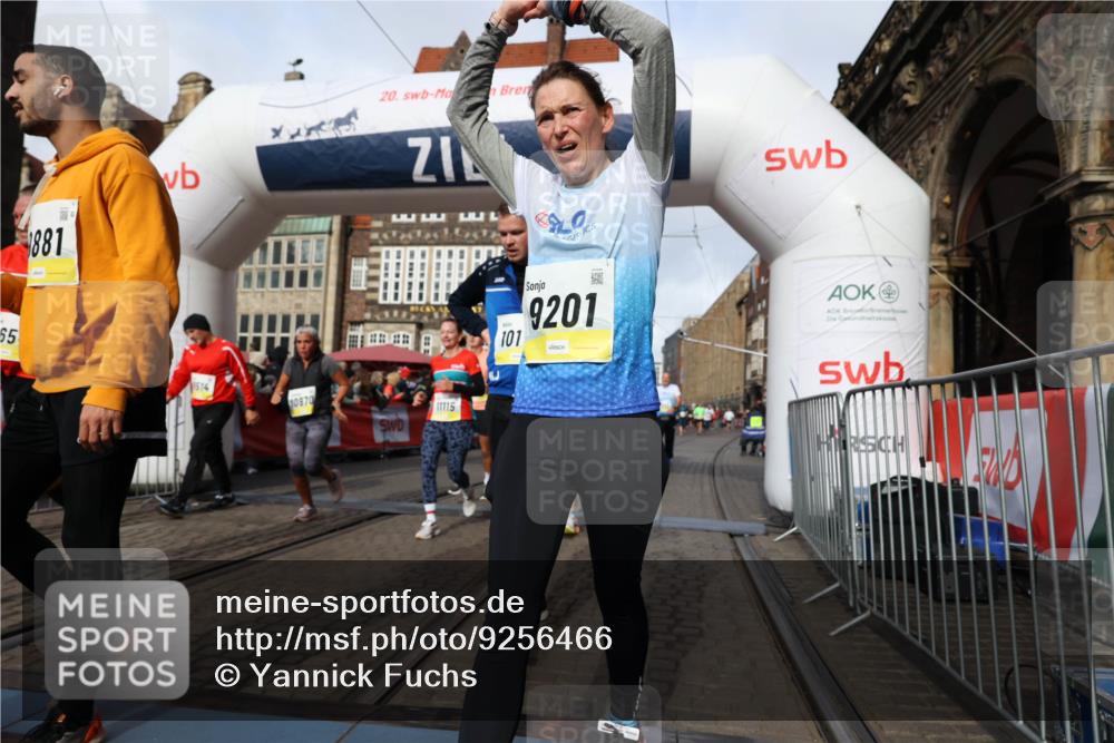 05.10.2025 - 20. swb-Marathon Bremen Yannick Fuchs http://msf.ph/oto/9256466 05.10.2025 10:55:29 Ziel 9201, 9350, 9514, 9654, 9881, 9933, 10116, 10256, 10260, 10970, 11042, 11115, 11380, 11431, 11702 meine-sportfotos.de