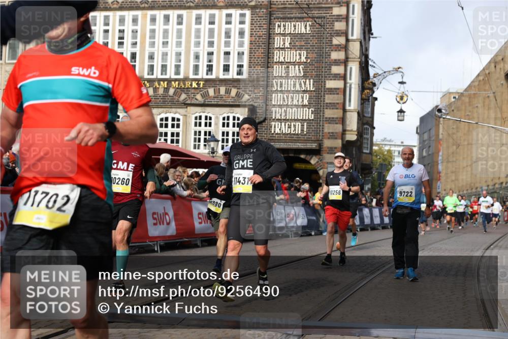 05.10.2025 - 20. swb-Marathon Bremen Yannick Fuchs http://msf.ph/oto/9256490 05.10.2025 10:55:30 Ziel 9201, 9350, 9514, 9654, 9722, 9881, 9902, 9933, 10116, 10256, 10260, 10970, 11042, 11115, 11380, 11431, 11702 meine-sportfotos.de