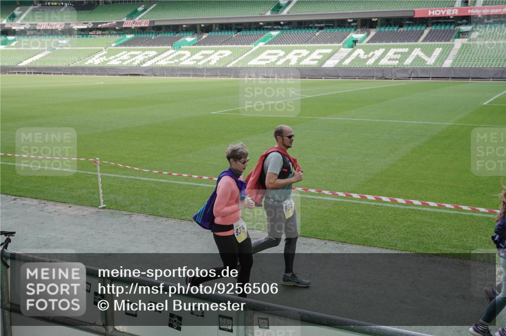 05.10.2025 - 20. swb-Marathon Bremen Michael Burmester http://msf.ph/oto/9256506 05.10.2025 10:44:13 Laufen im Stadion 7007, 8844, 9011, 9012, 9273, 9303, 9373, 9374, 9380, 9386, 9453, 9470, 9479, 9572, 9667, 9724, 9819, 9895, 9911, 9984, 10036, 10040, 10273, 10280, 10288, 10320, 10355, 10364, 10440, 10441, 10442, 10448, 10491, 10512, 10540, 10552, 10574, 10665, 10705, 10707, 10831, 10839, 10984, 11027, 11072, 11088, 11135, 11191, 11204, 11252, 11318, 11345, 11381, 11385, 11388, 11448, 11539, 11544, 11548, 11560, 11568, 11635, 9561, 9848, 9867, 10183, 10315, 10399, 10435, 10512 meine-sportfotos.de