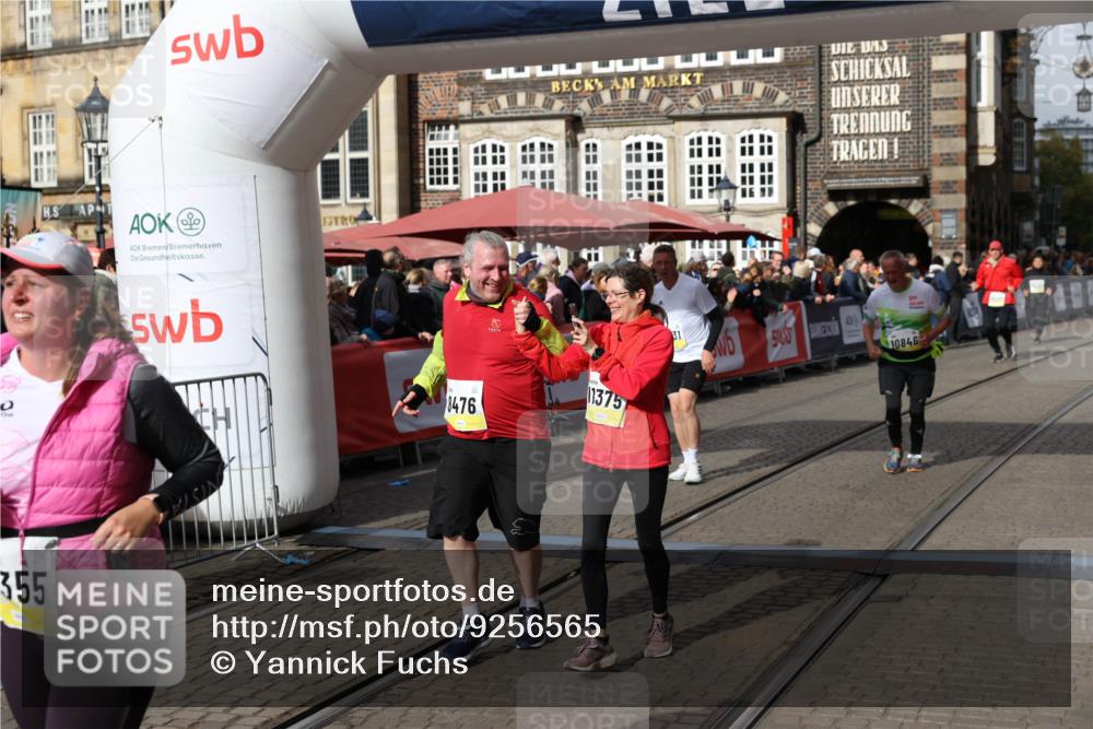 05.10.2025 - 20. swb-Marathon Bremen Yannick Fuchs http://msf.ph/oto/9256565 05.10.2025 11:16:08 Ziel 8476, 10355, 10831, 10846, 11375 meine-sportfotos.de