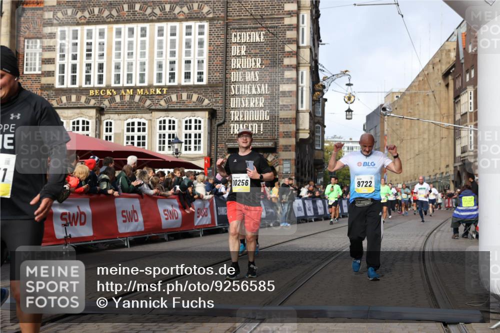 05.10.2025 - 20. swb-Marathon Bremen Yannick Fuchs http://msf.ph/oto/9256585 05.10.2025 10:55:31 Ziel 9201, 9350, 9514, 9654, 9722, 9881, 9902, 9933, 10116, 10256, 10260, 10970, 11042, 11115, 11380, 11431, 11702 meine-sportfotos.de