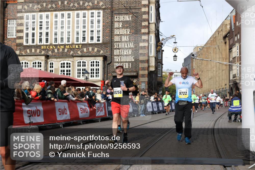 05.10.2025 - 20. swb-Marathon Bremen Yannick Fuchs http://msf.ph/oto/9256593 05.10.2025 10:55:31 Ziel 9201, 9350, 9514, 9654, 9722, 9881, 9902, 9933, 10116, 10256, 10260, 10970, 11042, 11115, 11380, 11431, 11702 meine-sportfotos.de