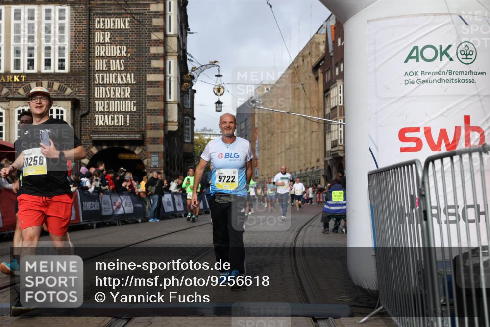 05.10.2025 - 20. swb-Marathon Bremen Yannick Fuchs http://msf.ph/oto/9256618 05.10.2025 10:55:32 Ziel 9201, 9350, 9514, 9654, 9722, 9902, 9933, 10116, 10256, 10260, 10970, 11115, 11380, 11431, 11702 meine-sportfotos.de