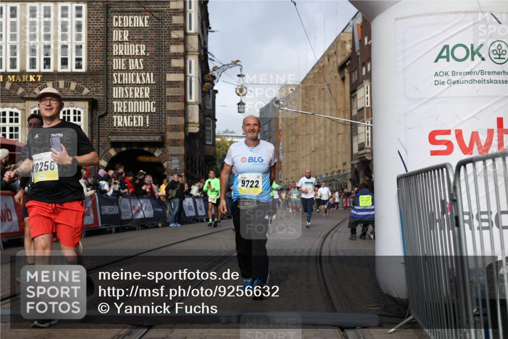 05.10.2025 - 20. swb-Marathon Bremen Yannick Fuchs http://msf.ph/oto/9256632 05.10.2025 10:55:32 Ziel 9201, 9350, 9514, 9654, 9722, 9902, 9933, 10116, 10256, 10260, 10970, 11115, 11380, 11431, 11702 meine-sportfotos.de
