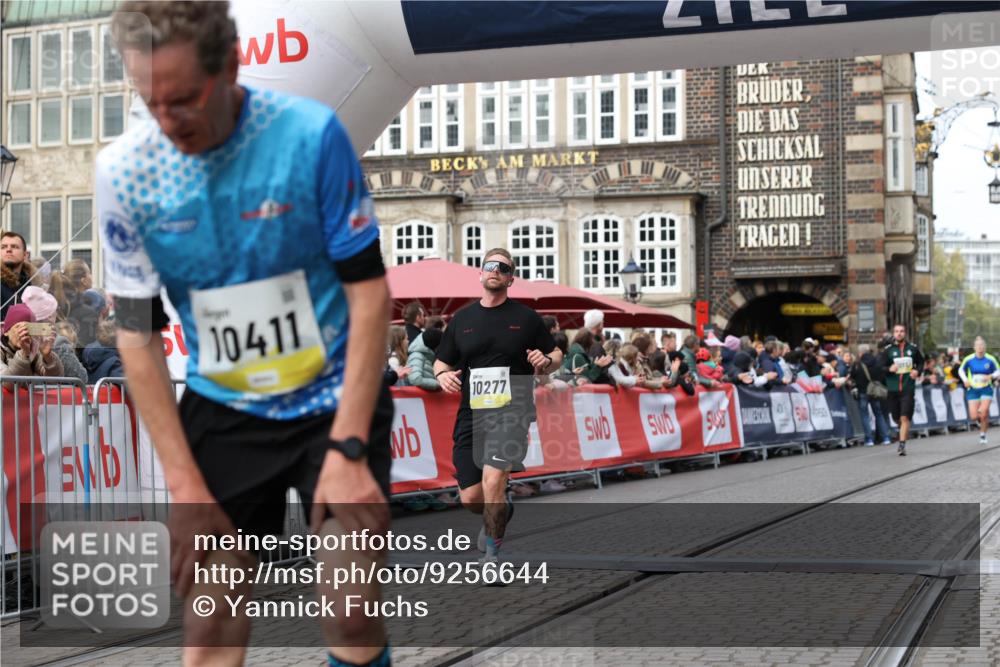 05.10.2025 - 20. swb-Marathon Bremen Yannick Fuchs http://msf.ph/oto/9256644 05.10.2025 10:46:54 Ziel 9961, 10277, 10411, 11327 meine-sportfotos.de