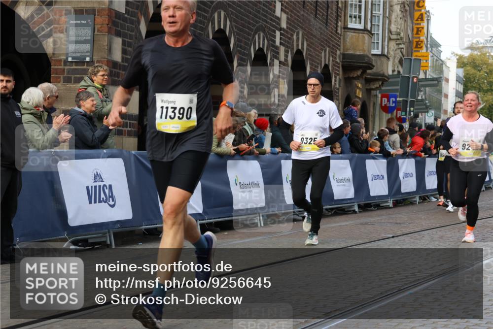 05.10.2025 - 20. swb-Marathon Bremen Strokosch-Dieckow http://msf.ph/oto/9256645 05.10.2025 11:03:17 Ziel 9224, 9225, 9246, 9325, 10142, 10405, 10471, 10926, 10963, 11103, 11124, 11390, 11467, 11502, 11508, 11509 meine-sportfotos.de