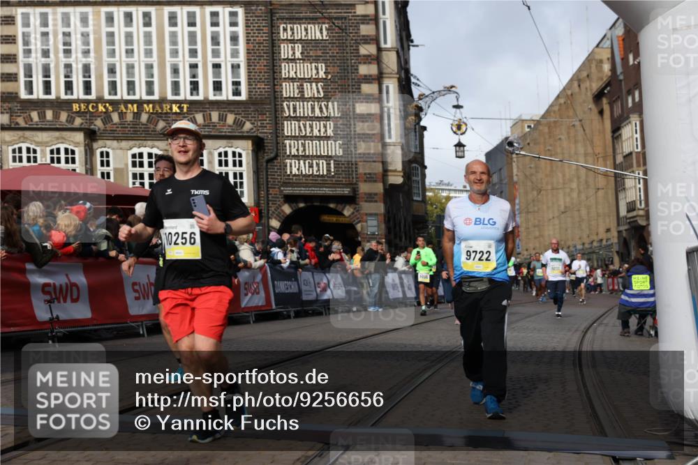 05.10.2025 - 20. swb-Marathon Bremen Yannick Fuchs http://msf.ph/oto/9256656 05.10.2025 10:55:32 Ziel 9201, 9350, 9514, 9654, 9722, 9902, 9933, 10116, 10256, 10260, 10970, 11115, 11380, 11431, 11702 meine-sportfotos.de