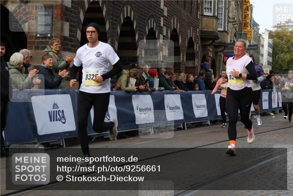 05.10.2025 - 20. swb-Marathon Bremen Strokosch-Dieckow http://msf.ph/oto/9256661 05.10.2025 11:03:17 Ziel 9224, 9225, 9246, 9325, 10142, 10405, 10471, 10926, 10963, 11103, 11124, 11390, 11467, 11502, 11508, 11509 meine-sportfotos.de