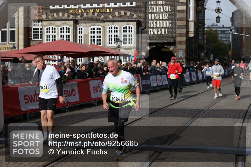 05.10.2025 - 20. swb-Marathon Bremen Yannick Fuchs http://msf.ph/oto/9256665 05.10.2025 11:16:10 Ziel 8476, 10355, 10831, 10846, 11375 meine-sportfotos.de