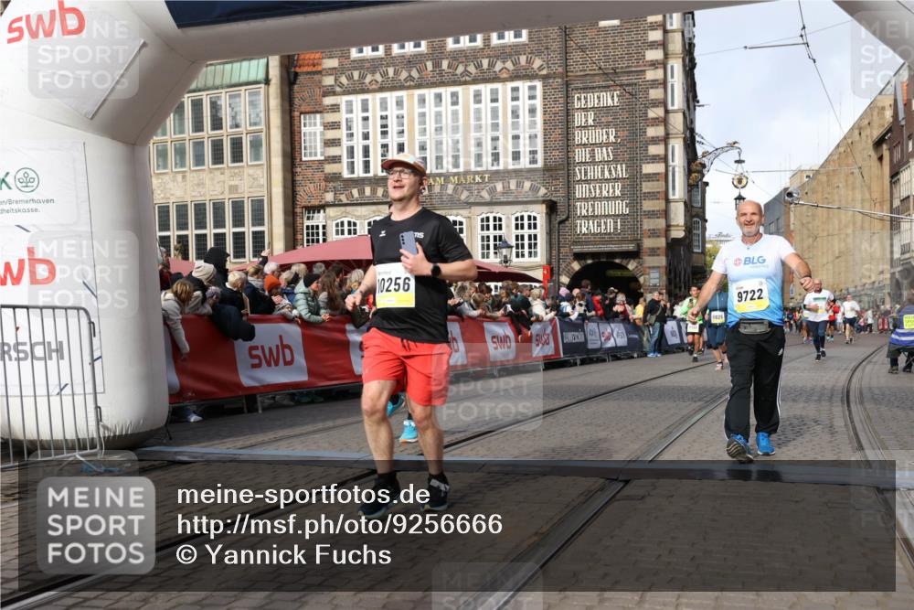 05.10.2025 - 20. swb-Marathon Bremen Yannick Fuchs http://msf.ph/oto/9256666 05.10.2025 10:55:33 Ziel 9201, 9350, 9514, 9654, 9722, 9902, 10256, 10260, 10970, 11025, 11115, 11380, 11431, 11702 meine-sportfotos.de