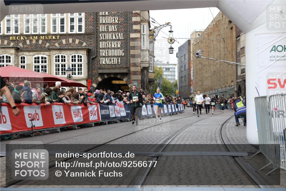 05.10.2025 - 20. swb-Marathon Bremen Yannick Fuchs http://msf.ph/oto/9256677 05.10.2025 10:46:55 Ziel 10277, 10411, 11327 meine-sportfotos.de