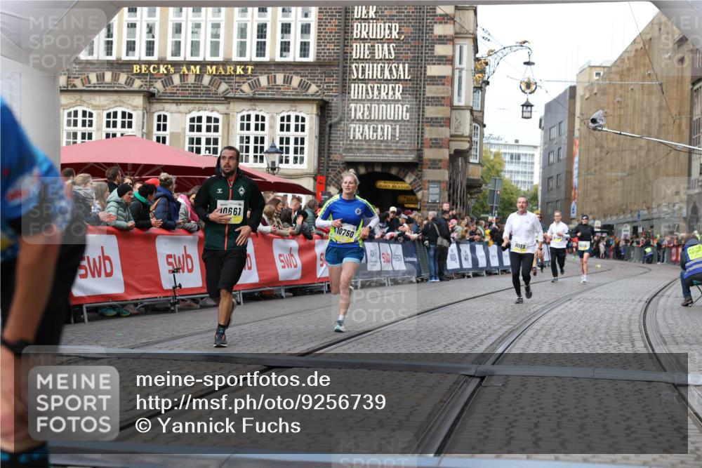05.10.2025 - 20. swb-Marathon Bremen Yannick Fuchs http://msf.ph/oto/9256739 05.10.2025 10:46:59 Ziel 10277, 10661, 10750, 11189 meine-sportfotos.de