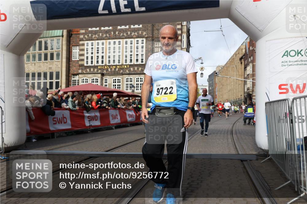 05.10.2025 - 20. swb-Marathon Bremen Yannick Fuchs http://msf.ph/oto/9256772 05.10.2025 10:55:36 Ziel 9722, 9856, 9902, 10111, 10256, 10260, 10745, 11025, 11197, 11380, 11431 meine-sportfotos.de