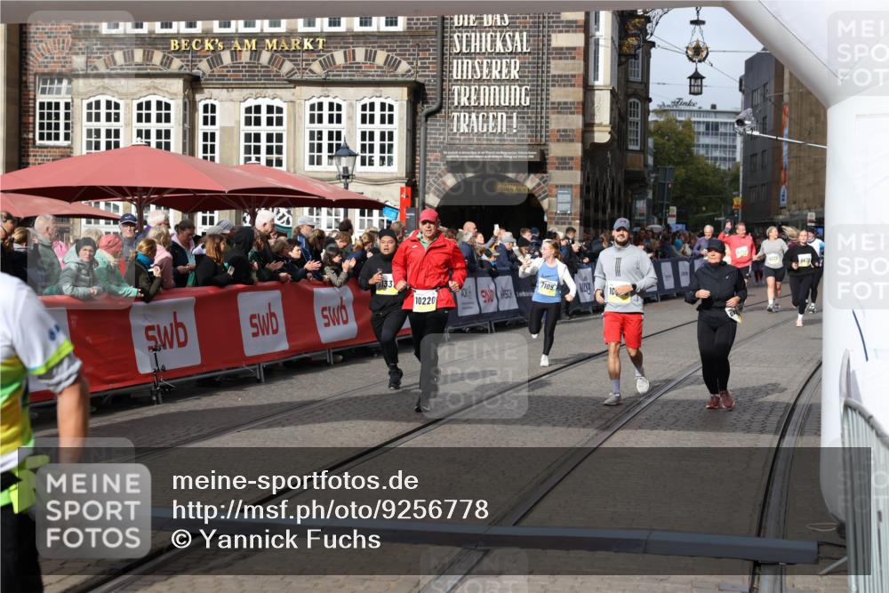 05.10.2025 - 20. swb-Marathon Bremen Yannick Fuchs http://msf.ph/oto/9256778 05.10.2025 11:16:12 Ziel 7109, 8476, 9640, 10220, 10635, 10831, 10846, 11331, 11375 meine-sportfotos.de