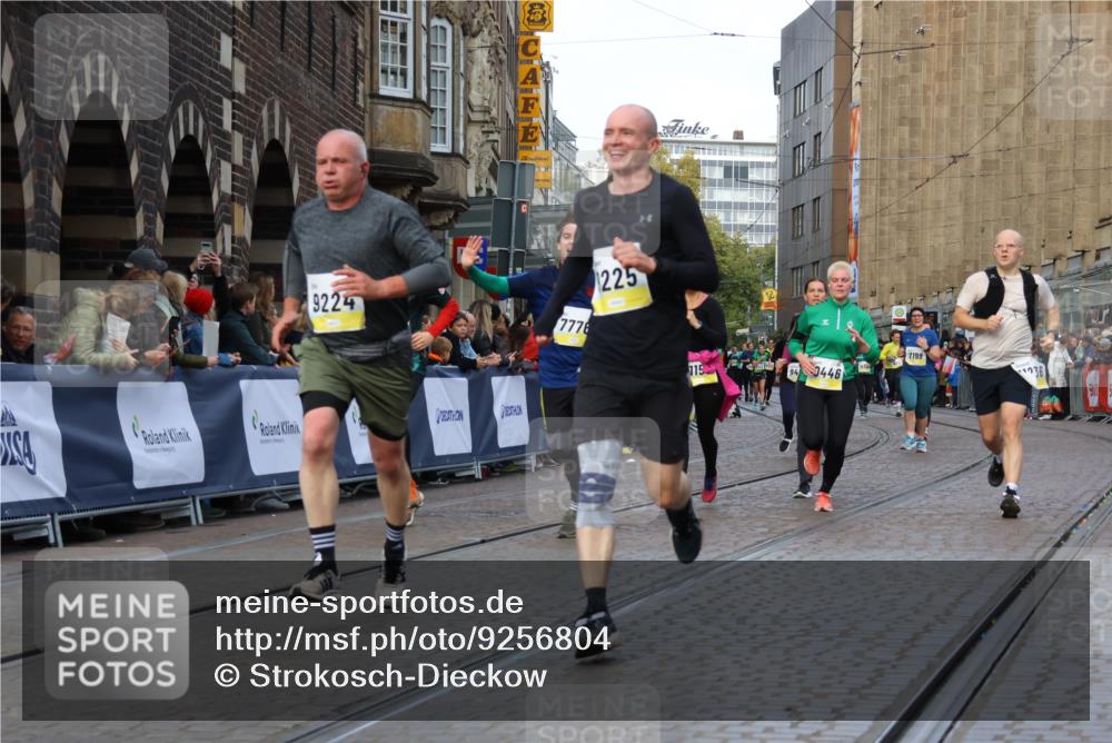 05.10.2025 - 20. swb-Marathon Bremen Strokosch-Dieckow http://msf.ph/oto/9256804 05.10.2025 11:03:25 Ziel 7776, 9224, 9225, 9308, 9486, 9498, 9850, 10446, 10963, 10995, 11103, 11124, 11150, 11236, 11502 meine-sportfotos.de