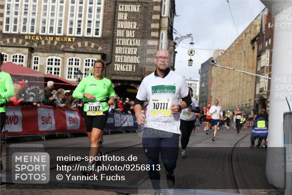 05.10.2025 - 20. swb-Marathon Bremen Yannick Fuchs http://msf.ph/oto/9256813 05.10.2025 10:55:38 Ziel 9722, 9856, 9902, 10111, 10256, 10262, 10745, 11025, 11197, 11380 meine-sportfotos.de
