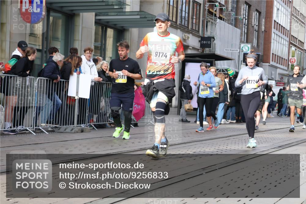 05.10.2025 - 20. swb-Marathon Bremen Strokosch-Dieckow http://msf.ph/oto/9256833 05.10.2025 10:58:01 Ziel 7077, 9174, 9330, 9433, 9462, 9608, 9634, 9820, 9952, 10055, 10084, 10261, 10285, 10368, 10377, 10398, 10408, 10586, 10620, 10786, 10988, 11049, 11181, 11184, 11291, 11495, 11562, 11591, 11608, 11700, 11724, 7077, 9174, 9330, 9433, 9462, 9608, 9634, 9820, 9952, 10055, 10084, 10261, 10285, 10368, 10377, 10398, 10408, 10586, 10620, 10786, 11562, 11608 meine-sportfotos.de