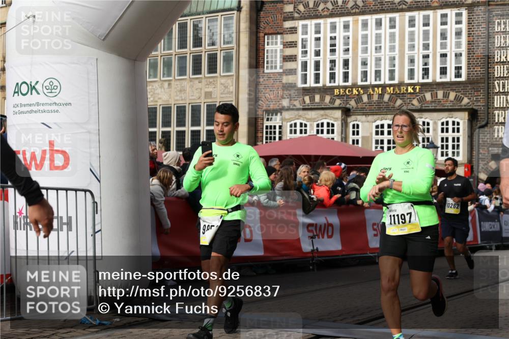 05.10.2025 - 20. swb-Marathon Bremen Yannick Fuchs http://msf.ph/oto/9256837 05.10.2025 10:55:38 Ziel 9722, 9856, 9902, 10111, 10256, 10262, 10745, 11025, 11197, 11380 meine-sportfotos.de