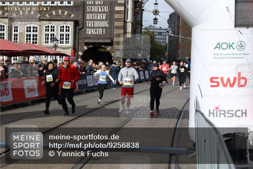 05.10.2025 - 20. swb-Marathon Bremen Yannick Fuchs http://msf.ph/oto/9256838 05.10.2025 11:16:13 Ziel 7109, 8476, 9640, 10220, 10635, 10831, 10846, 11331, 11375 meine-sportfotos.de