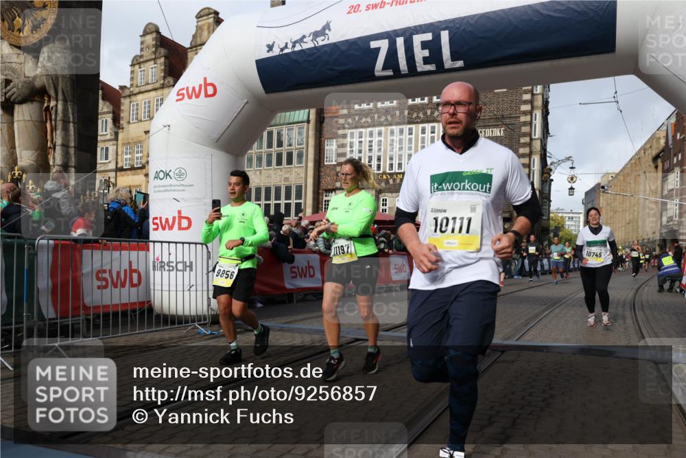 05.10.2025 - 20. swb-Marathon Bremen Yannick Fuchs http://msf.ph/oto/9256857 05.10.2025 10:55:39 Ziel 9492, 9722, 9856, 9902, 10111, 10256, 10262, 10745, 10757, 11025, 11197 meine-sportfotos.de