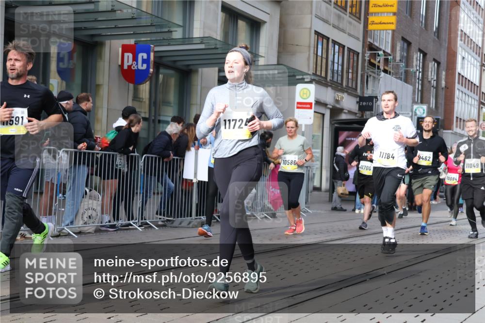 05.10.2025 - 20. swb-Marathon Bremen Strokosch-Dieckow http://msf.ph/oto/9256895 05.10.2025 10:58:03 Ziel 7077, 9174, 9330, 9433, 9462, 9608, 9766, 9820, 9913, 9952, 10055, 10084, 10261, 10285, 10368, 10398, 10408, 10513, 10586, 10786, 10988, 11049, 11181, 11184, 11291, 11495, 11562, 11591, 11608, 11700, 11724, 7077, 9174, 9330, 9433, 9462, 9608, 9766, 9820, 9913, 9952, 10055, 10084, 10261, 10285, 10368, 10398, 10408, 10513, 10586, 10786, 11562, 11608 meine-sportfotos.de