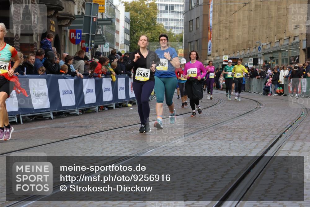 05.10.2025 - 20. swb-Marathon Bremen Strokosch-Dieckow http://msf.ph/oto/9256916 05.10.2025 11:03:30 Ziel 7199, 9308, 9486, 9498, 9850, 9940, 10213, 11150, 11522 meine-sportfotos.de