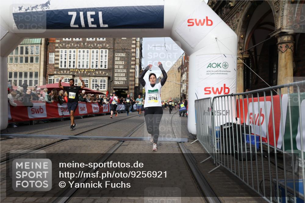 05.10.2025 - 20. swb-Marathon Bremen Yannick Fuchs http://msf.ph/oto/9256921 05.10.2025 10:55:40 Ziel 9492, 9720, 9722, 9856, 9902, 10107, 10111, 10195, 10262, 10745, 10757, 11025, 11197 meine-sportfotos.de